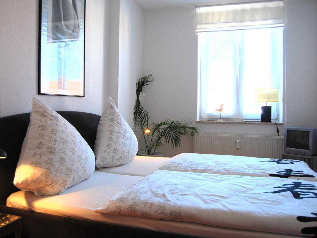 Ferienwohnung Warnemuende Am Kurpark Rostock Oda fotoğraf